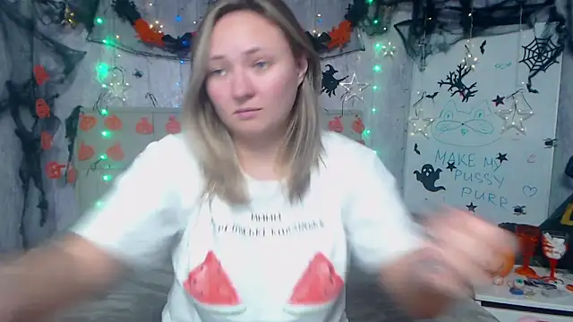 Snapshot of SallyVerda chatting on October 30, 7:11 pm SallyVerda online show from October 30, 7:11 pm