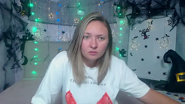 Snapshot of SallyVerda chatting on October 16, 6:16 pm SallyVerda online show from October 16, 6:16 pm