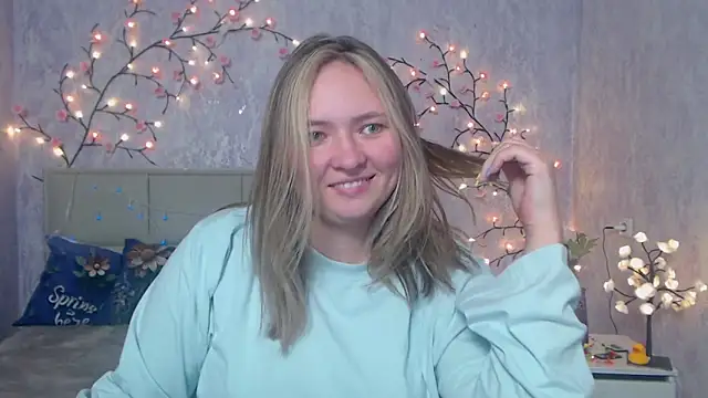 Snapshot of SallyVerda chatting on April 30, 9:08 pm SallyVerda online show from April 30, 9:08 pm
