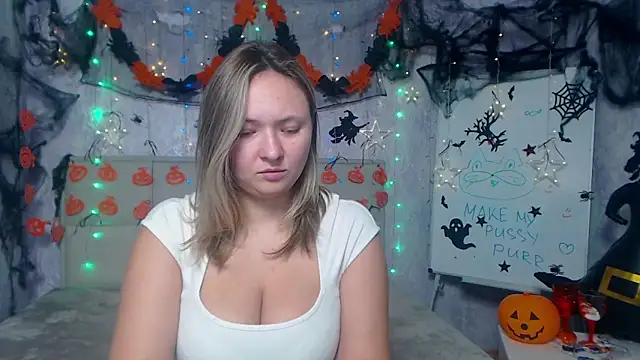 Snapshot of SallyVerda chatting on November 2, 6:57 pm SallyVerda online show from November 2, 6:57 pm