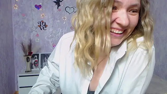 Snapshot of SallyVerda chatting on February 27, 4:46 am SallyVerda online show from February 27, 4:46 am