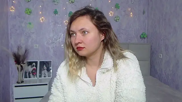 Snapshot of SallyVerda chatting on March 18, 9:53 pm SallyVerda online show from March 18, 9:53 pm