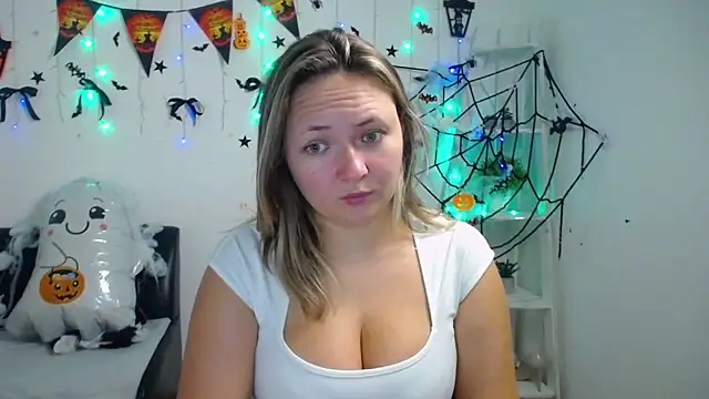 Snapshot of SallyVerda chatting on October 27, 6:20 pm SallyVerda online show from October 27, 6:20 pm