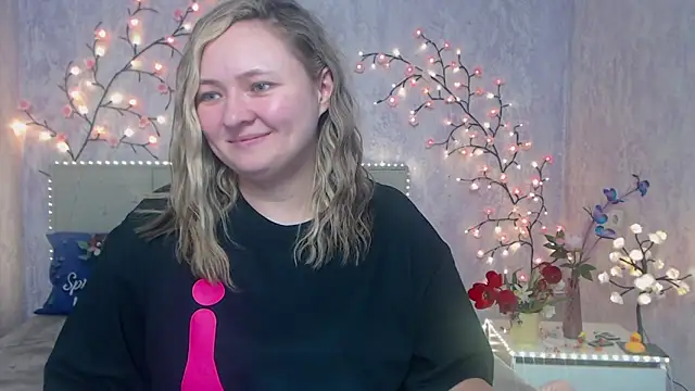 Snapshot of SallyVerda chatting on May 3, 7:17 pm SallyVerda online show from May 3, 7:17 pm