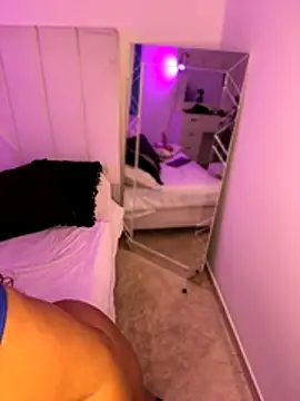 Snapshot of Amber_Martins_ chatting on November 7, 9:03 am Amber Martins online show from November 7, 9:03 am