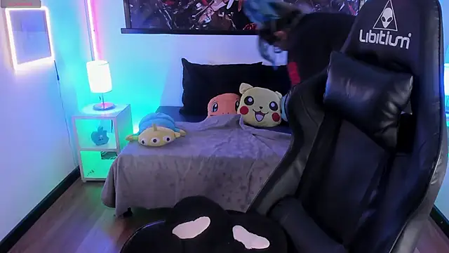 lucky-leah online show from April 5, 3:46 am