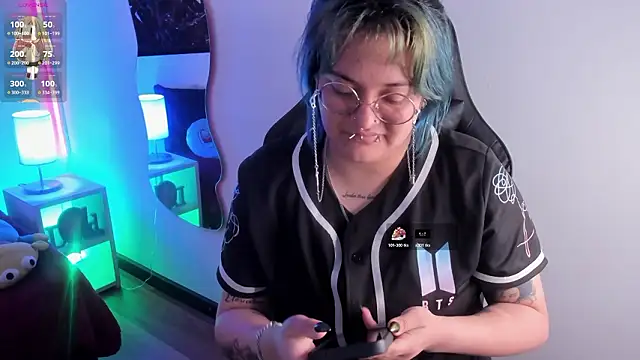 lucky-leah online show from March 28, 4:02 am