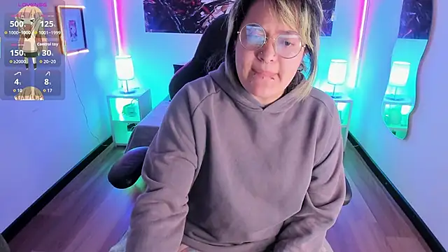 lucky-leah online show from October 25, 3:49 am