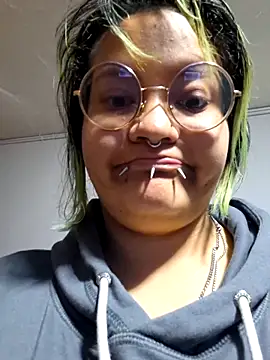 Snapshot of lucky-leah chatting on October 15, 3:49 am lucky-leah online show from October 15, 3:49 am