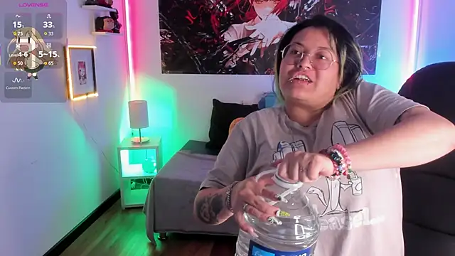 Snapshot of lucky-leah chatting on December 23, 4:23 am lucky-leah online show from December 23, 4:23 am