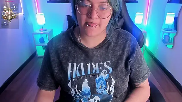 Snapshot of lucky-leah chatting on February 21, 4:36 am lucky-leah online show from February 21, 4:36 am