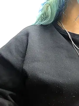 Snapshot of lucky-leah chatting on February 22, 3:31 am lucky-leah online show from February 22, 3:31 am