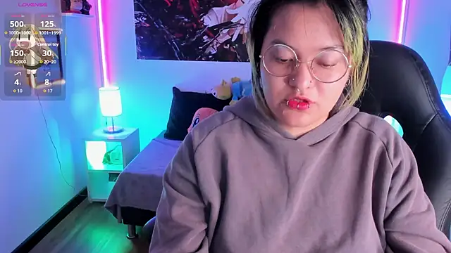 lucky-leah online show from November 12, 4:49 am