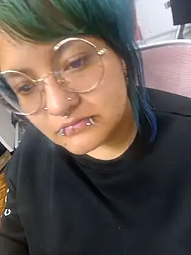 lucky-leah online show from June 2, 3:39 am