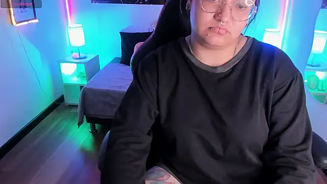 lucky-leah online show from November 28, 3:50 am