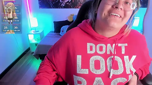 lucky-leah online show from December 2, 3:30 am