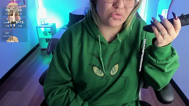 lucky-leah online show from October 22, 4:01 am