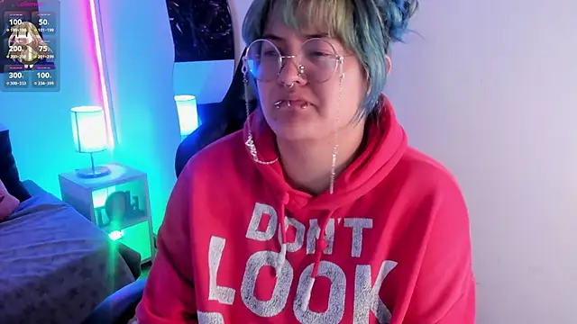 lucky-leah online show from March 20, 4:13 am