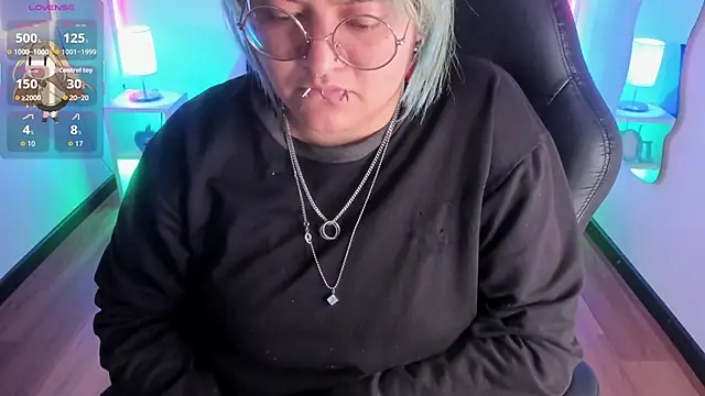 Snapshot of lucky-leah chatting on January 16, 4:16 am lucky-leah online show from January 16, 4:16 am