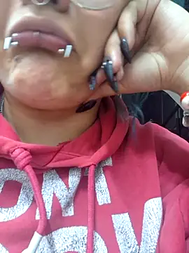 lucky-leah online show from April 17, 3:42 am