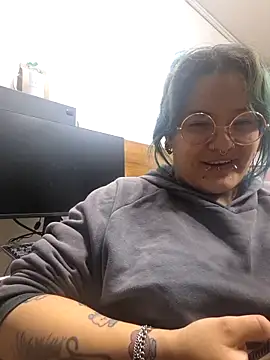 Snapshot of lucky-leah chatting on July 1, 3:18 am lucky-leah online show from July 1, 3:18 am