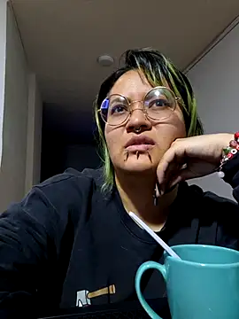 Snapshot of lucky-leah chatting on October 11, 3:51 am lucky-leah online show from October 11, 3:51 am