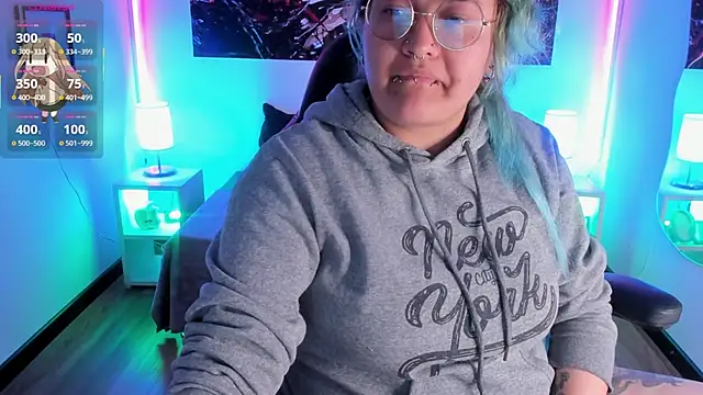 Snapshot of lucky-leah chatting on January 7, 3:55 am lucky-leah online show from January 7, 3:55 am