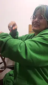 Snapshot of lucky-leah chatting on February 10, 3:27 am lucky-leah online show from February 10, 3:27 am