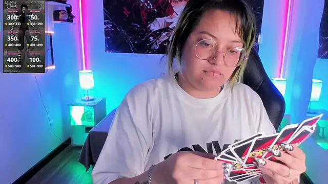 lucky-leah online show from November 4, 4:05 am