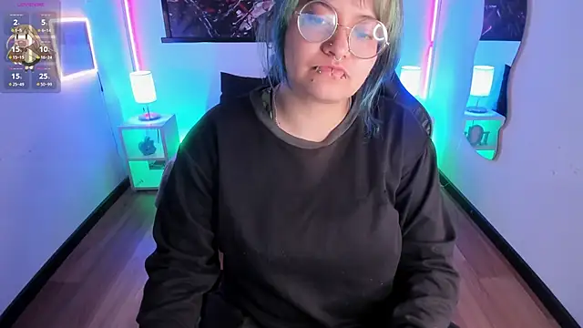 lucky-leah online show from April 3, 3:02 am