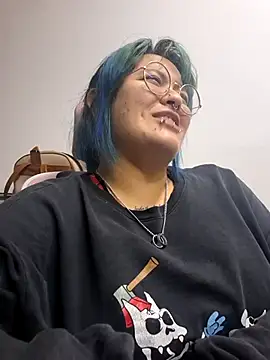 lucky-leah online show from May 20, 3:03 am
