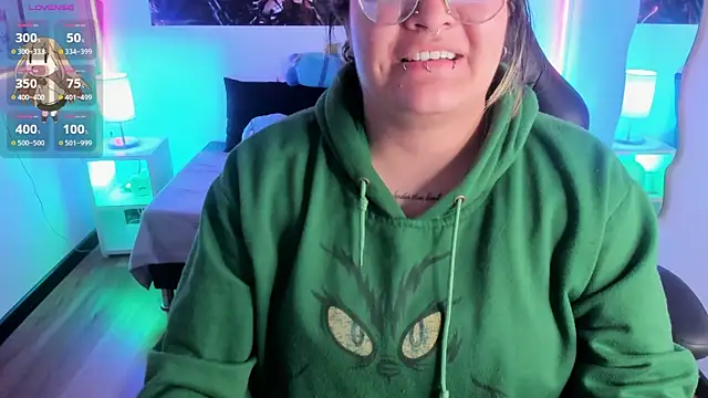 lucky-leah online show from December 3, 4:02 am