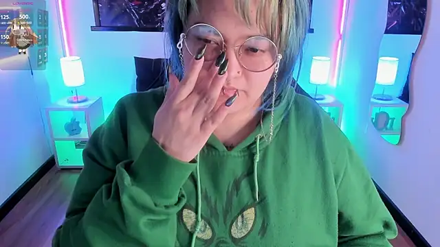 lucky-leah online show from April 1, 3:41 am