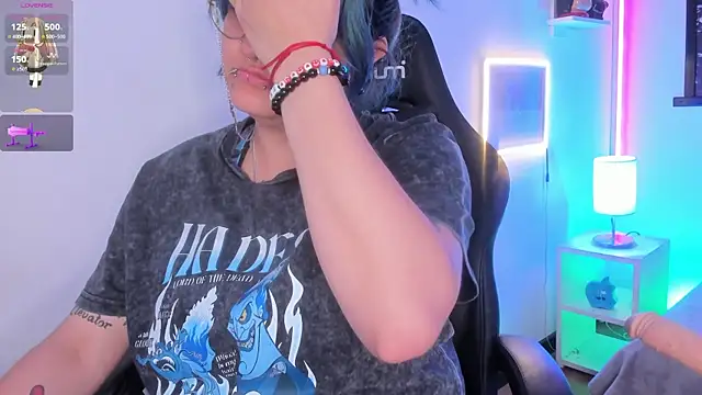 lucky-leah online show from March 22, 4:05 am