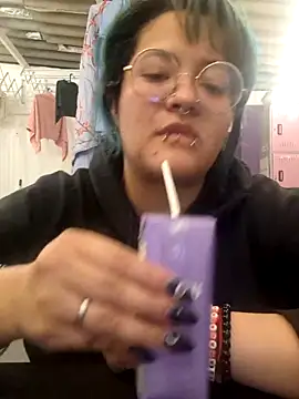 lucky-leah online show from June 3, 3:40 am