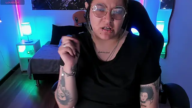 lucky-leah online show from November 29, 3:50 am