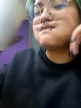 lucky-leah online show from April 8, 3:30 am