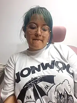 lucky-leah online show from May 13, 4:08 am