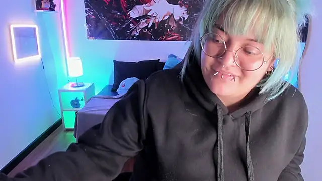 Snapshot of lucky-leah chatting on January 15, 4:05 am lucky-leah online show from January 15, 4:05 am