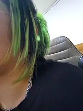 lucky-leah online show from November 8, 3:43 am