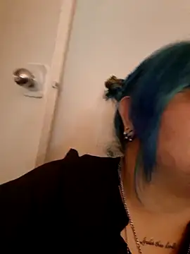 Snapshot of lucky-leah chatting on February 7, 3:25 am lucky-leah online show from February 7, 3:25 am