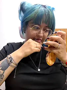 Snapshot of lucky-leah chatting on February 19, 4:20 am lucky-leah online show from February 19, 4:20 am