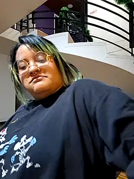 lucky-leah online show from November 19, 3:06 am