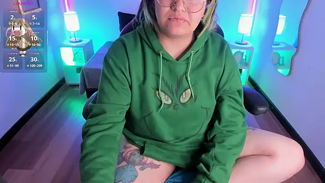 lucky-leah online show from November 5, 4:48 am