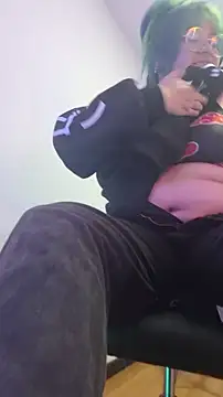 Snapshot of lucky-leah chatting on February 27, 3:29 am lucky-leah online show from February 27, 3:29 am