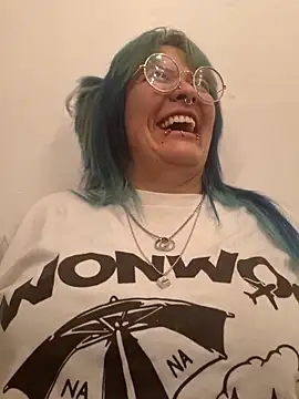 Snapshot of lucky-leah chatting on March 3, 3:35 am lucky-leah online show from March 3, 3:35 am