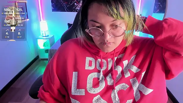 lucky-leah online show from November 6, 3:43 am