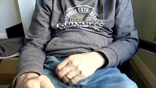 hornyguyuk1973 online show from March 13, 8:19 am