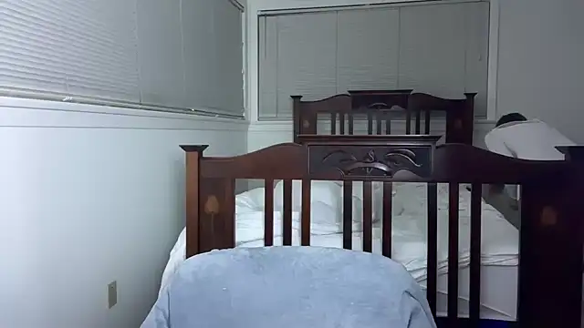 Snapshot of YUMIandbigWOLF chatting on February 21, 4:25 am YUMIandbigWOLF online show from February 21, 4:25 am