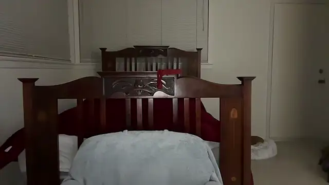 Snapshot of YUMIandbigWOLF chatting on February 3, 6:22 am YUMIandbigWOLF online show from February 3, 6:22 am